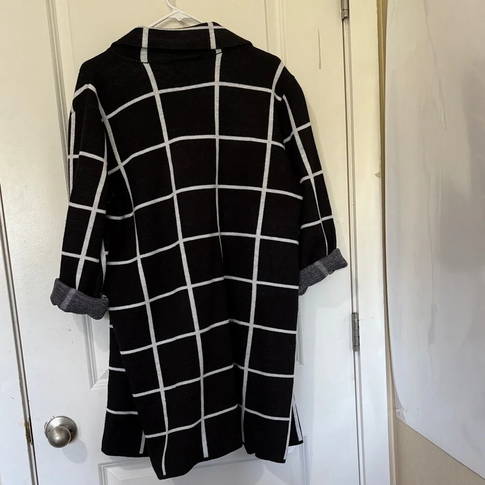 Anne Klein Black and White Knit Sweater - Picture 6 of 7